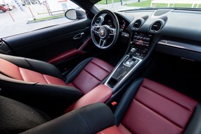 Porsche Cayman 718 2024