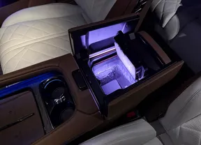 Yangwang U8 2025