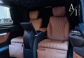 Mercedes-Benz V-Class 300 2025