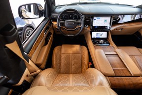 Jeep Grand Wagoneer 2023