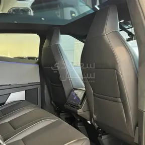 Tesla Cybertruck 2025