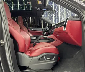 Porsche Cayenne GTS 2021