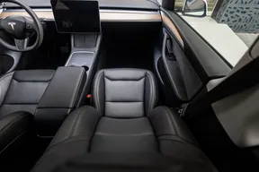 Tesla Model Y Standard Range 2023