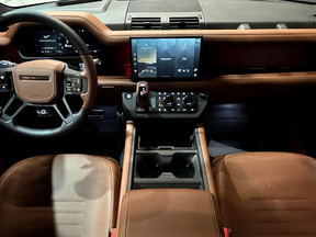 Land Rover Defender Octa 2025