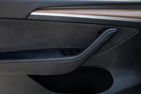 Tesla Model Y Standard Range 2023