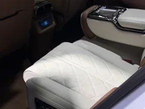 Yangwang U8 2025
