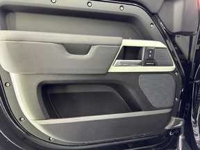 Land Rover Defender 110 2023