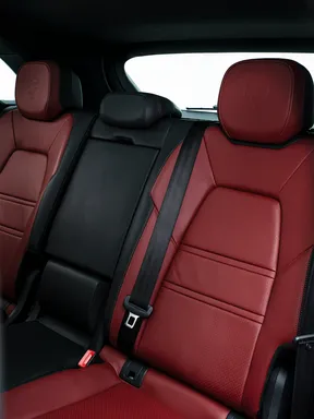 Porsche Cayenne GTS 2025