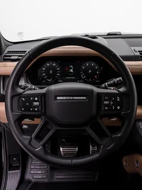 Land Rover Defender 110 2025