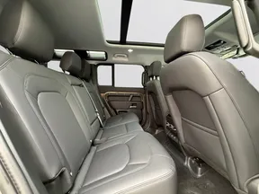 Land Rover Defender 110 2025