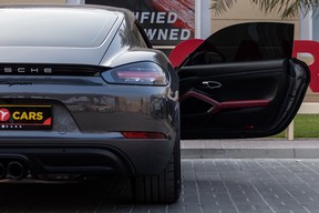 Porsche Cayman 718 2024