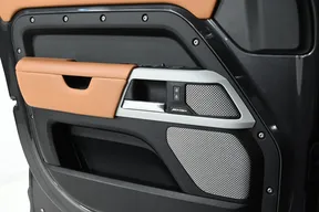 Land Rover Defender 130 2023