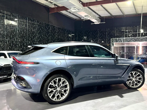Aston Martin DBX 2021
