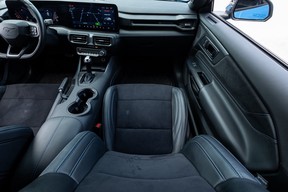 Ford Mustang Dark Horse 2024