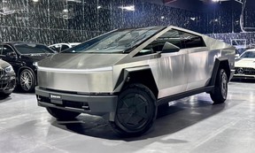 Tesla Cybertruck 2026