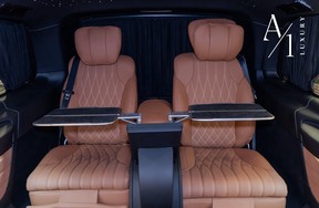 Mercedes-Benz V-Class 300 2025