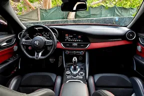 Alfa Romeo Giulia Quadrifoglio 2021
