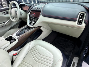 Aston Martin DBX 2021