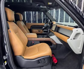 Land Rover Defender 2023