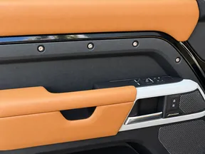 Land Rover Defender 90 2024