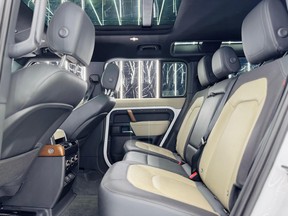 Land Rover Defender 2023