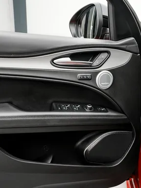 Alfa Romeo Stelvio 2023