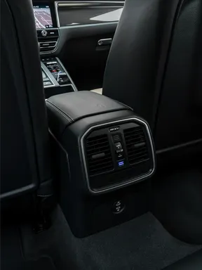 Porsche Macan S 2025