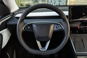 Tesla Model Y Long Range 2025