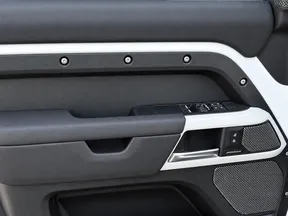 Land Rover Defender 90 2024