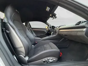 Porsche Cayman 718 GT4 2022