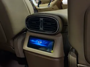 Yangwang U8 2025