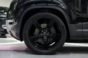 Land Rover Defender 2024