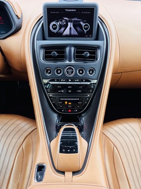 Aston Martin DB11 2018