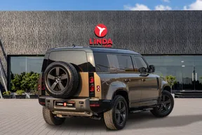 Land Rover Defender 110 2024