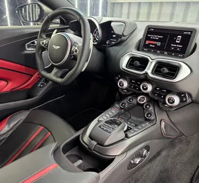 Aston Martin V8 Vantage 2019