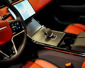 Land Rover Range Rover Velar 2025