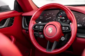 Porsche 911 Carrera 4 GTS 2024