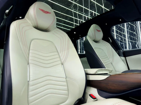 Aston Martin DBX 2021