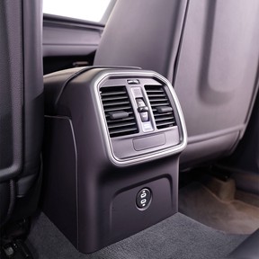 Porsche Macan T 2024