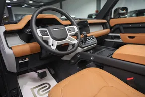 Land Rover Defender 2024