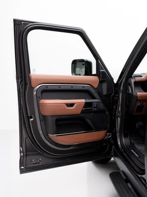Land Rover Defender Octa 2026