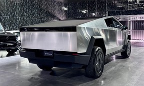 Tesla Cybertruck 2026