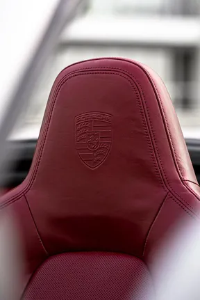 Porsche 911 Carrera 4 GTS 2024