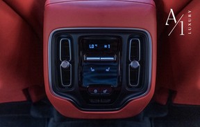 Aston Martin DBX 2024