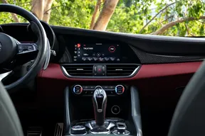 Alfa Romeo Giulia Quadrifoglio 2021