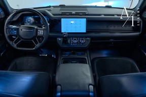 Land Rover Defender 110 2023