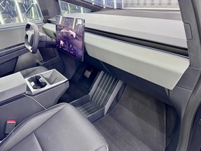 Tesla Cybertruck 2026