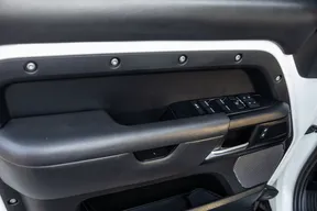Land Rover Defender 110 2023
