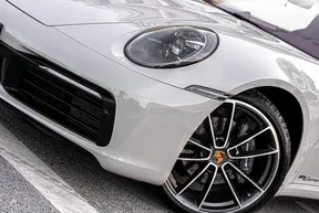 Porsche 911 Carrera 4 GTS 2024