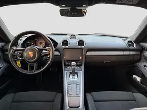 Porsche Cayman 718 GT4 2022